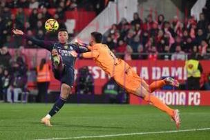 西甲-皇马1-2瓦伦 维尼修斯失点+进球杜罗绝杀旧主 西甲-皇马1-2瓦伦 维尼修斯失点+进球杜罗绝杀旧主