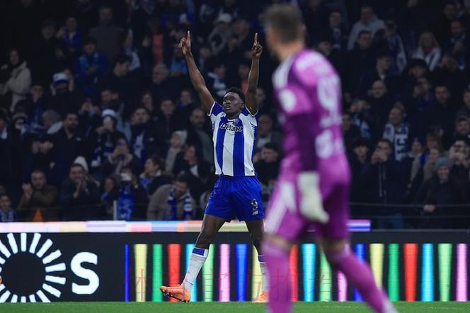 2-0！葡超30冠霸主8连胜+开局16轮不败 62岁穆帅绝望：被甩开10分